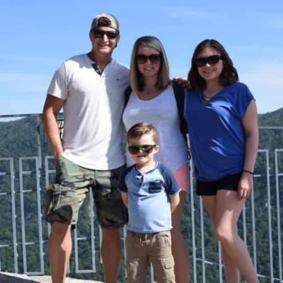 Meet your Posher, Stephanie - Picture 1 of 1